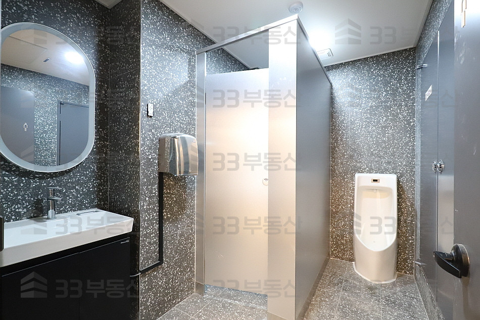 서울 강남구 논현동 1층 코너 상가 무권리 즉시입주O 가시성O ! 월세 매물번호 10542 사진 2