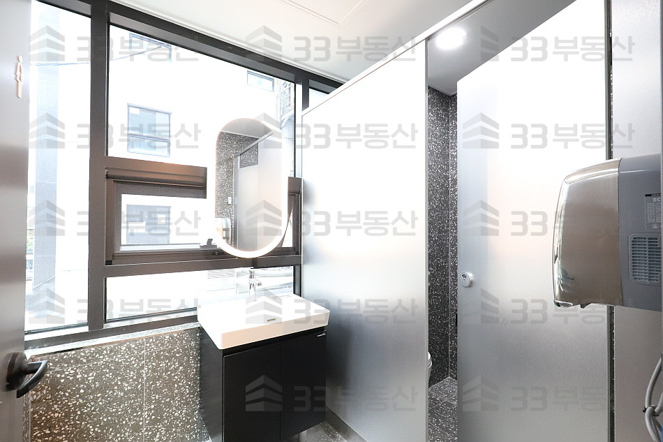 서울 강남구 논현동 1층 코너 상가 무권리 즉시입주O 가시성O ! 월세 매물번호 10542 사진 4