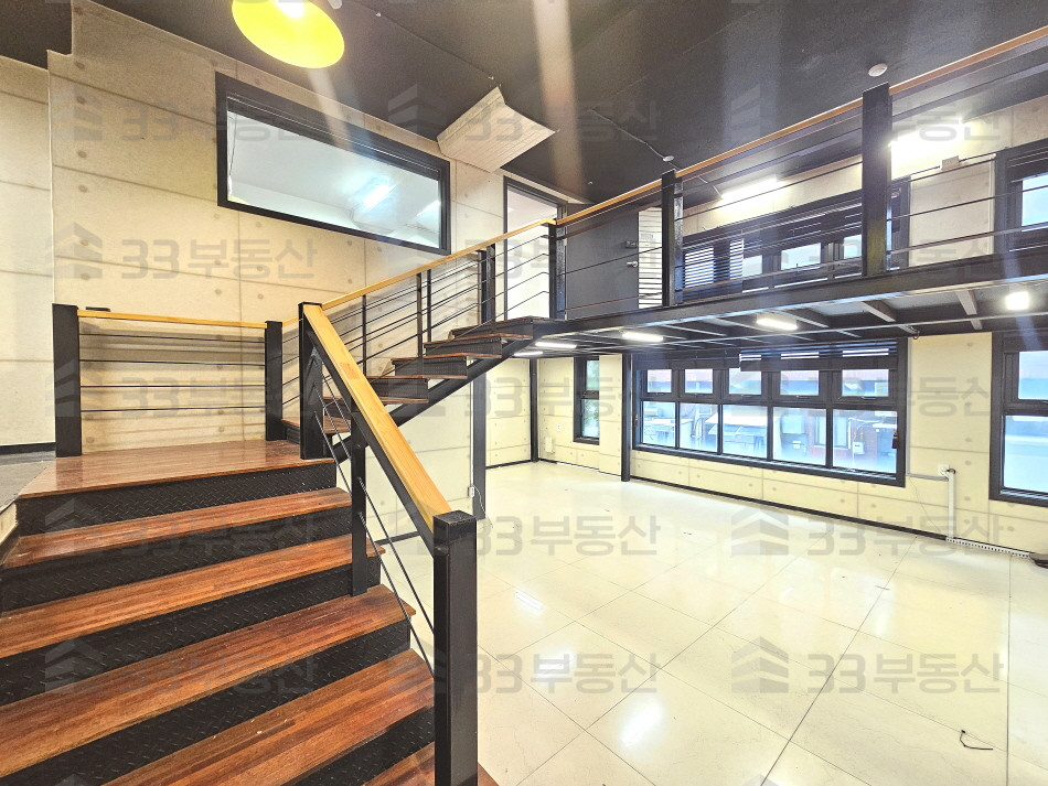서울 강남구 신사동 준영빌딩동 신사역, 복층형, 컨디션A, 단독테라스 월세 매물번호 10550 사진 1