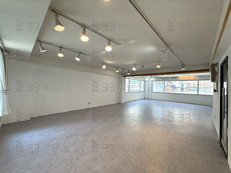 서울 강남구 신사동 신사역도보6분 원상복구o 자주식주차1 상가/사무실 월세 매물번호 10555 사진 1