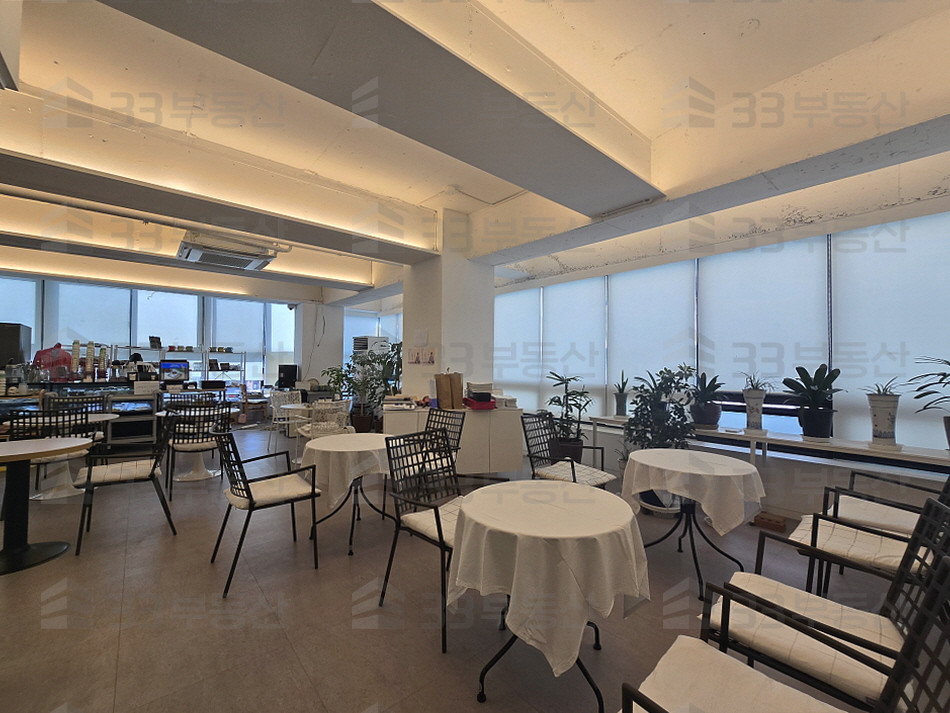 서울 강남구 대치동 이면 코너건물, 내부 화이트 인테리어로 깔끔함, 주차 2대, 빠른 입주 월세 매물번호 10564 사진 6