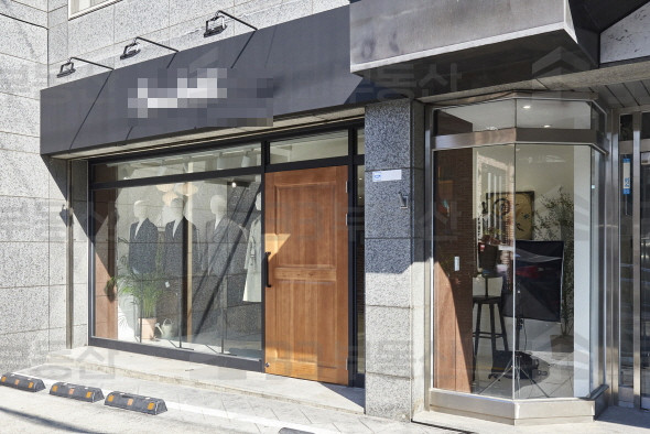 서울 강남구 신사동 가성비1층상가 코너상가 무권리 주차2대 가능 ! 월세 매물번호 10573 사진 2