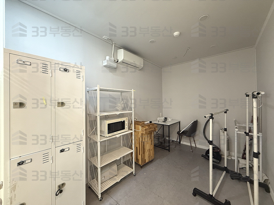 서울 강남구 신사동 주차O 엘베O 대로변상가 무권리 즉시입주가능 - 이전헤어샵 월세 매물번호 10580 사진 3