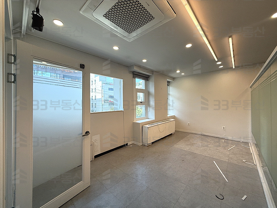 서울 강남구 신사동 주차O 엘베O 대로변상가 무권리 즉시입주가능 - 이전헤어샵 월세 매물번호 10580 사진 4