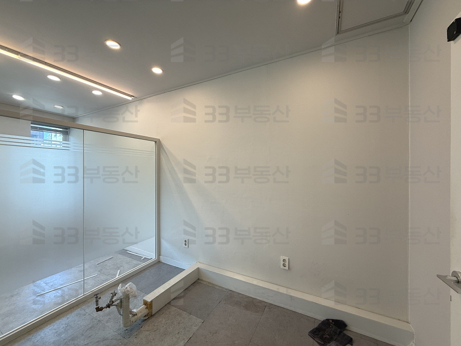 서울 강남구 신사동 주차O 엘베O 대로변상가 무권리 즉시입주가능 - 이전헤어샵 월세 매물번호 10580 사진 10