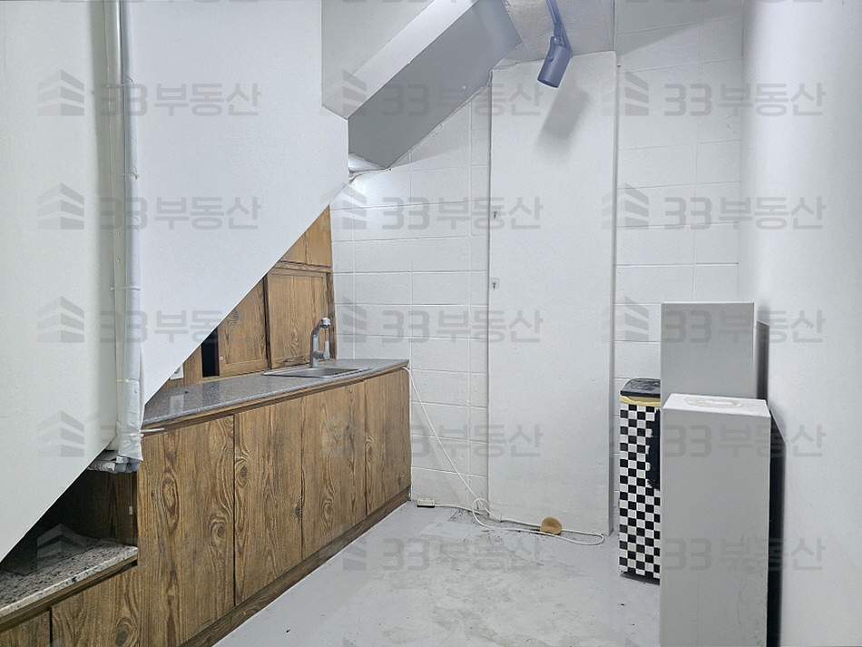 서울 강남구 청담동 압구정로 이면 연층 임대 가능한 사무실 상가, 지하 출입문 2개 월세 매물번호 10586 사진 10