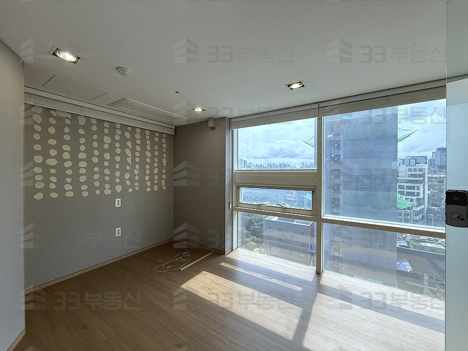 서울 강남구 청담동 발렛O 도산대로변 채광굿 A급인테리어 대형사무실 ! 월세 매물번호 10594 사진 8