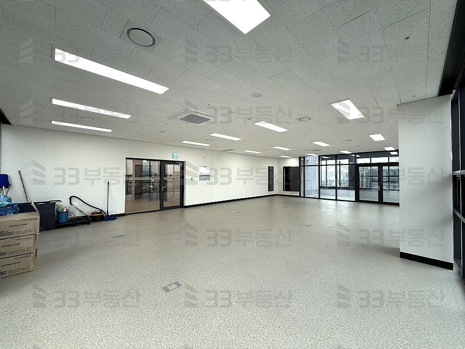 서울 강남구 역삼동 신축 고층뷰A 인테리어A 대로변빌딩 테라스O [레스토랑,카페 추천] 월세 매물번호 10616 사진 4