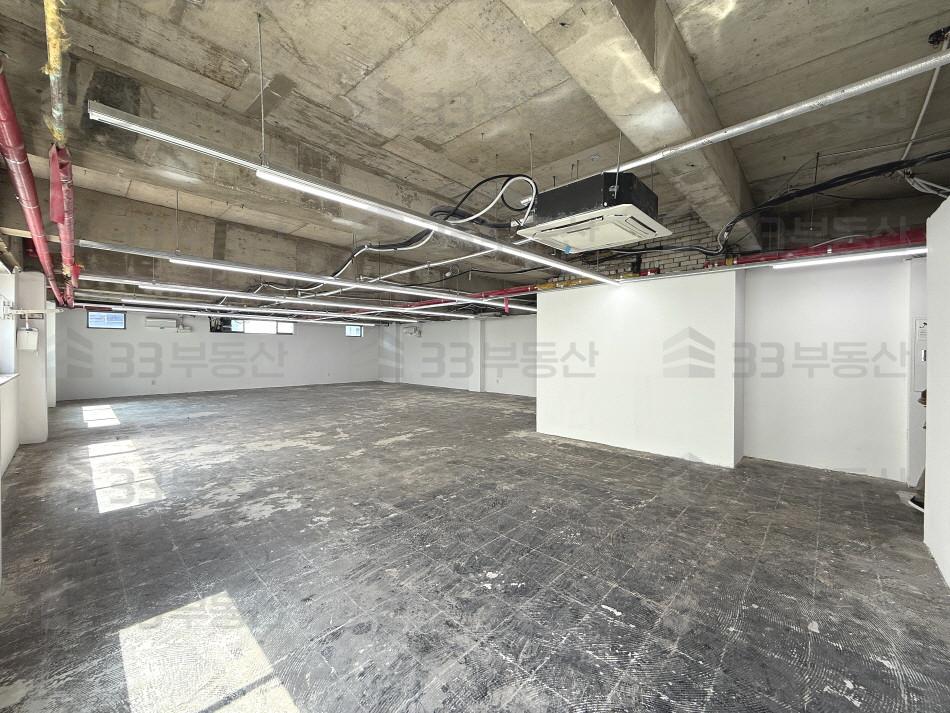 서울 강남구 신사동 가성비 좋은 대로변 사무실, 원상복구 상태 월세 매물번호 10631 사진 1