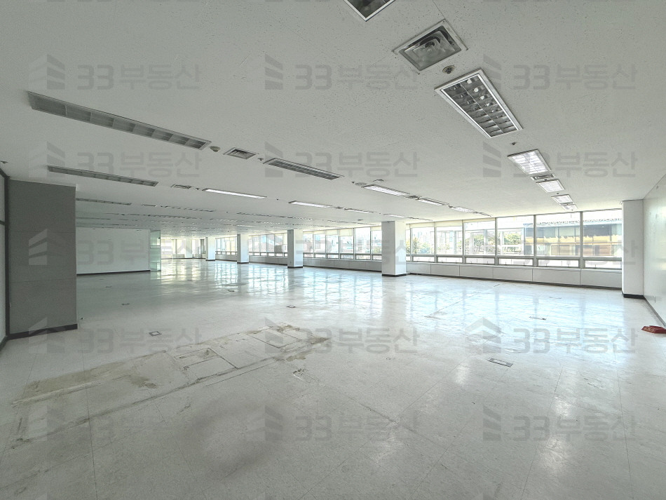 서울 강남구 신사동 압구정역, 대로변, 주차편리, 분할가능, 대형평수 월세 매물번호 10633 사진 1