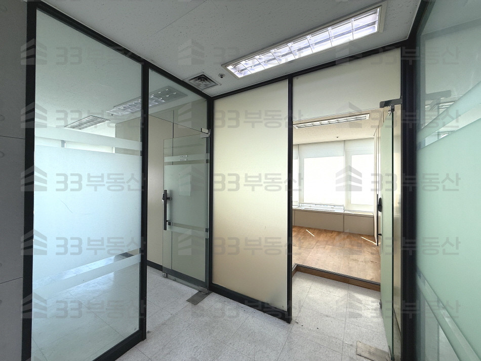 서울 강남구 신사동 압구정역, 대로변, 주차편리, 분할가능, 대형평수 월세 매물번호 10633 사진 4