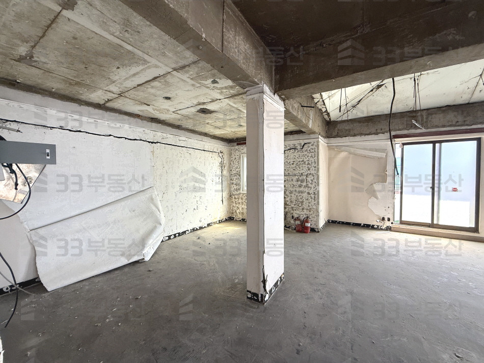 서울 강남구 신사동 압구정역 역세권 무권리 탑층 월세 매물번호 10635 사진 2