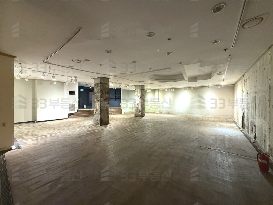서울 강남구 신사동 무권리, 압구정로 대로변, 다양한 업종 월세 매물번호 10637 사진 2