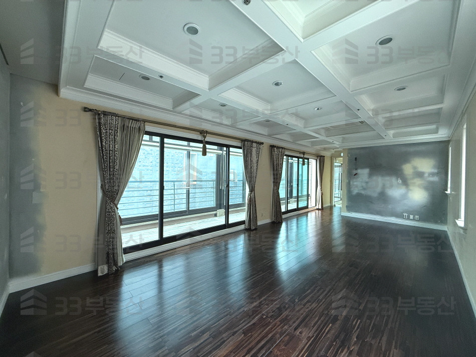서울 강남구 역삼동 언주역, 탑층, 단독테라스, 컨디션 우수한 사무실 월세 매물번호 10641 사진 1