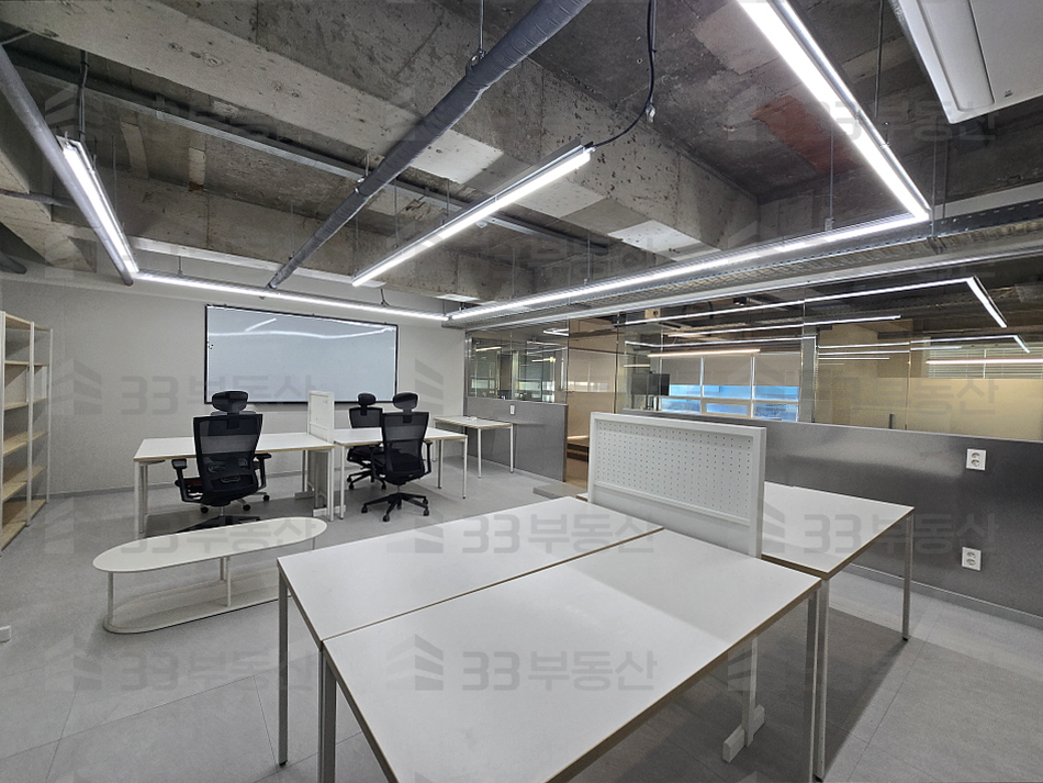 서울 강남구 역삼동 역삼초 인근 인테리어 된 깔끔한 사무실, 층고 높아 개방감 있음, 주차2 월세 매물번호 10647 사진 11