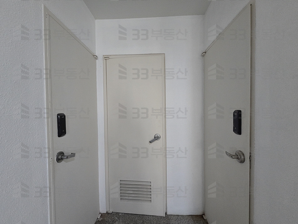 서울 강남구 역삼동 역삼초 인근 인테리어 된 깔끔한 사무실, 층고 높아 개방감 있음, 주차2 월세 매물번호 10647 사진 13