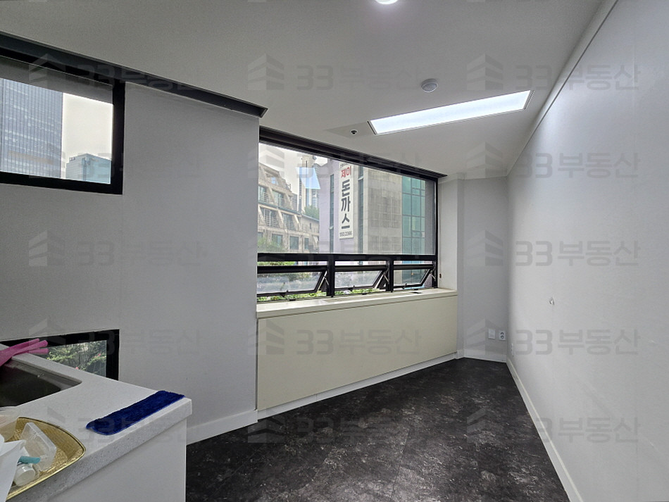 서울 강남구 역삼동 강남텔레피아빌딩동 언주로 대로면 인테리어 된 사무실, 접금성과 가시성 뛰어남, 즉시 입주 월세 매물번호 10654 사진 4