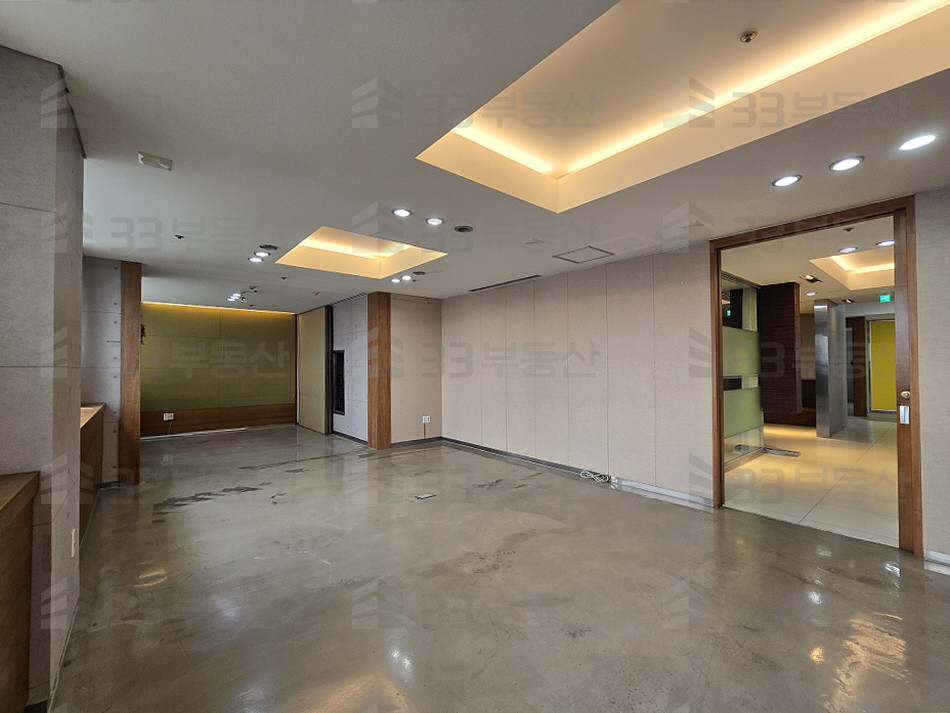 서울 강남구 역삼동 강남텔레피아빌딩동 언주로 대로변 고층뷰 사무실, 인테리어 깔끔, 바로 근무 가능, 즉시입주 월세 매물번호 10655 사진 4