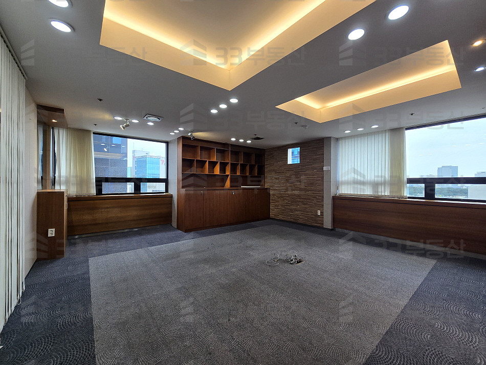 서울 강남구 역삼동 강남텔레피아빌딩동 언주로 대로변 고층뷰 사무실, 인테리어 깔끔, 바로 근무 가능, 즉시입주 월세 매물번호 10655 사진 5