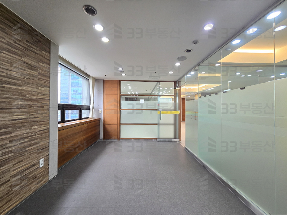 서울 강남구 역삼동 강남텔레피아빌딩동 언주로 대로변 고층뷰 사무실, 인테리어 깔끔, 바로 근무 가능, 즉시입주 월세 매물번호 10655 사진 11
