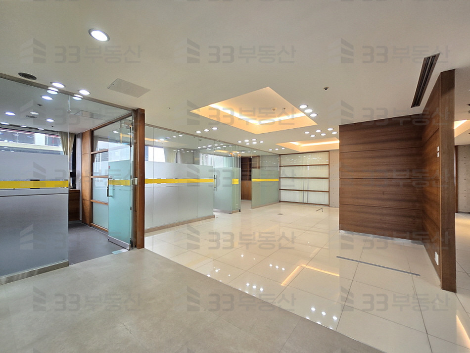서울 강남구 역삼동 강남텔레피아빌딩동 언주로 대로변 고층뷰 사무실, 인테리어 깔끔, 바로 근무 가능, 즉시입주 월세 매물번호 10655 사진 14