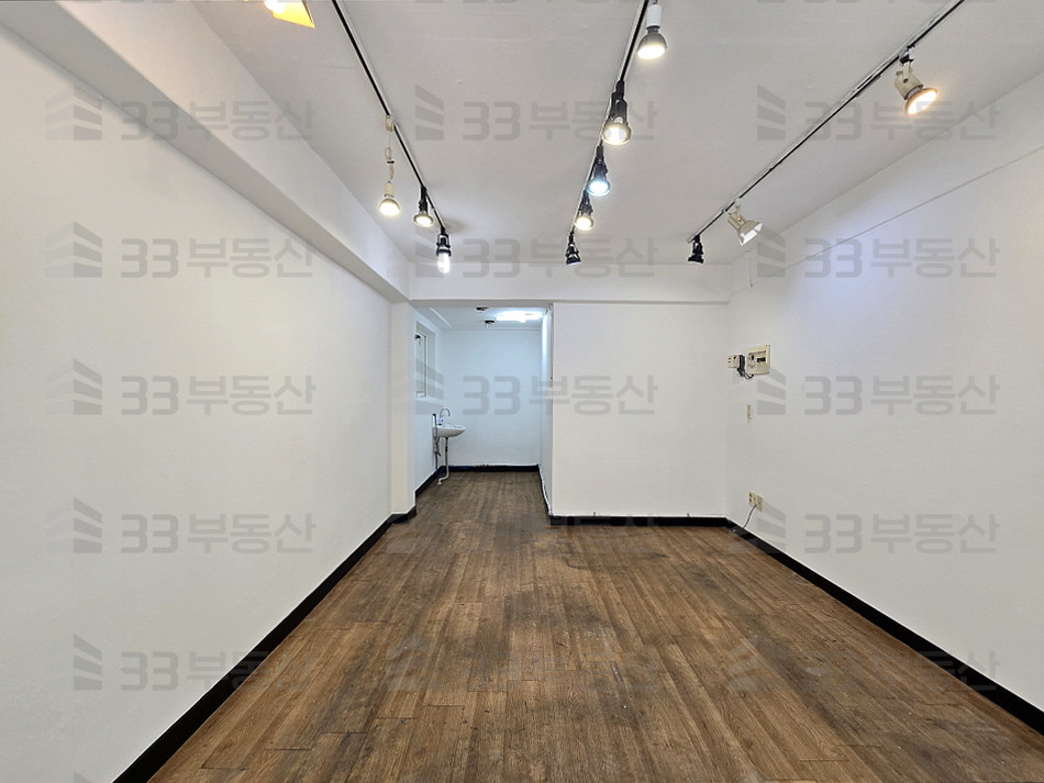 서울 강남구 역삼동 역삼복합빌딩동 충현교회 인근 접근성 좋은 상가 점포, 내부 수도있음 월세 매물번호 10658 사진 1