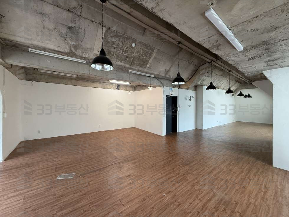 서울 강남구 신사동 33 사진O 압구정역 층고 높아 개방감 우수한 사무실 월세 매물번호 10675 사진 4