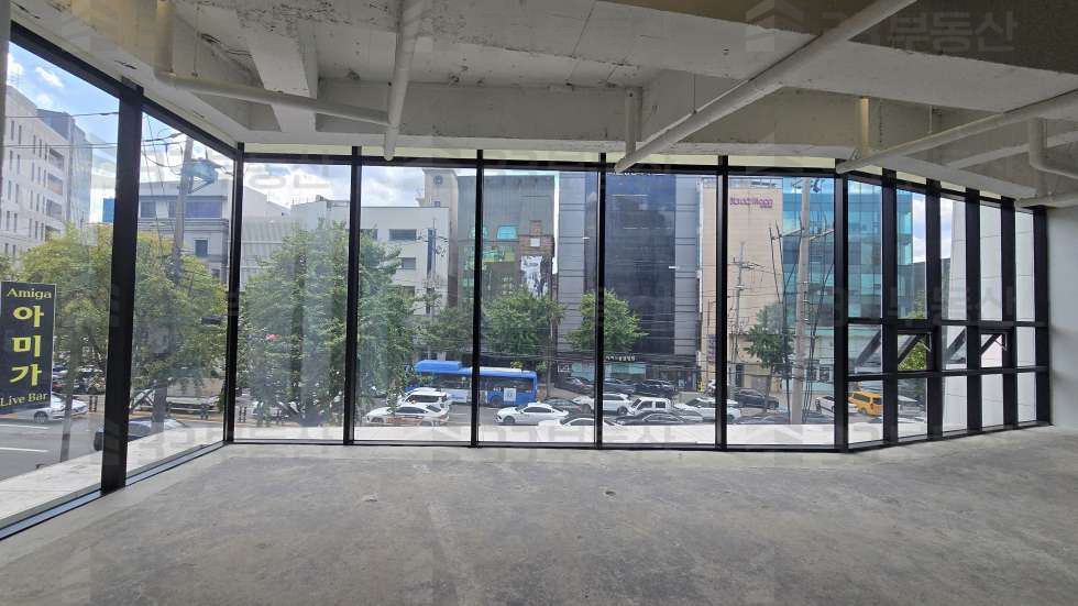 서울 강남구 신사동 33 사진O 압구정역 대로변 테라스 신축 첫입주 월세 매물번호 10680 사진 1