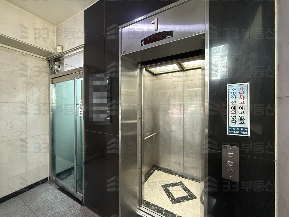 서울 강남구 신사동 508-2 33 사진O 신사역 역세권 탑층 쓰리룸 주거형 사무실 월세 매물번호 10701 사진 10