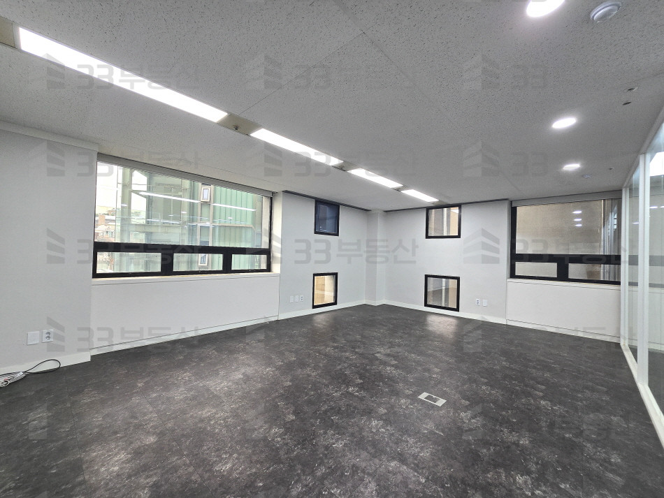 서울 강남구 역삼동 662-18 (강남텔레피아빌딩) 강남텔레피아빌딩동 33 사진O 대로변 컨디션 깔끔한 인테리어 사무실 월세 매물번호 10715 사진 3
