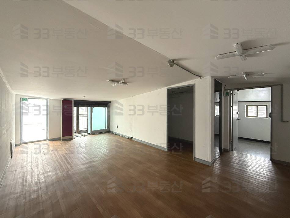 서울 강남구 신사동 511-9 33 사진O 신사역 대형테라스 탑층 채광우수 컨디션A 월세 매물번호 10717 사진 1
