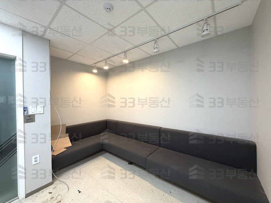 서울 강남구 신사동 517-5 33 사진O 신사역 강남시장 맞은편 대형사무실 연층가능 월세 매물번호 10721 사진 8