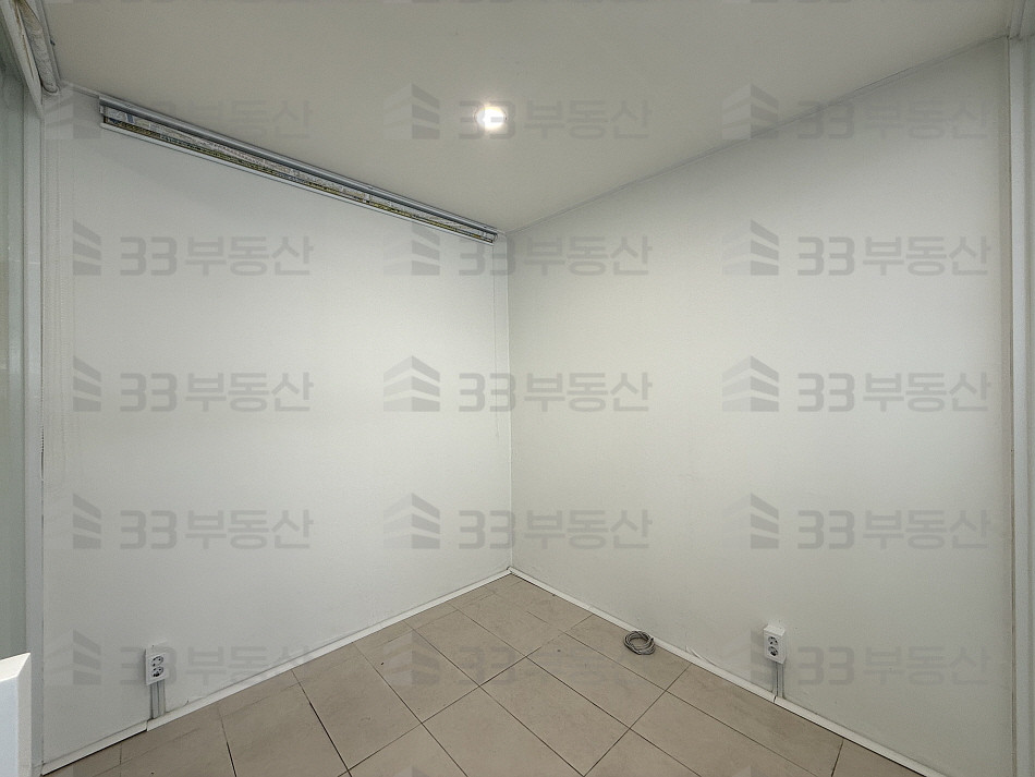 서울 강남구 신사동 압구정대로변 1층상가 무권리 즉시입주o ! 월세 매물번호 10733 사진 4