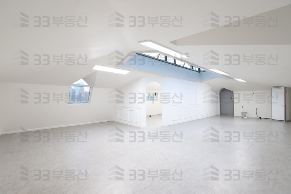 서울 강남구 역삼동 언주역 도보 2분, 가성비 A 중소형사무실 ! 월세 매물번호 10042 사진 2