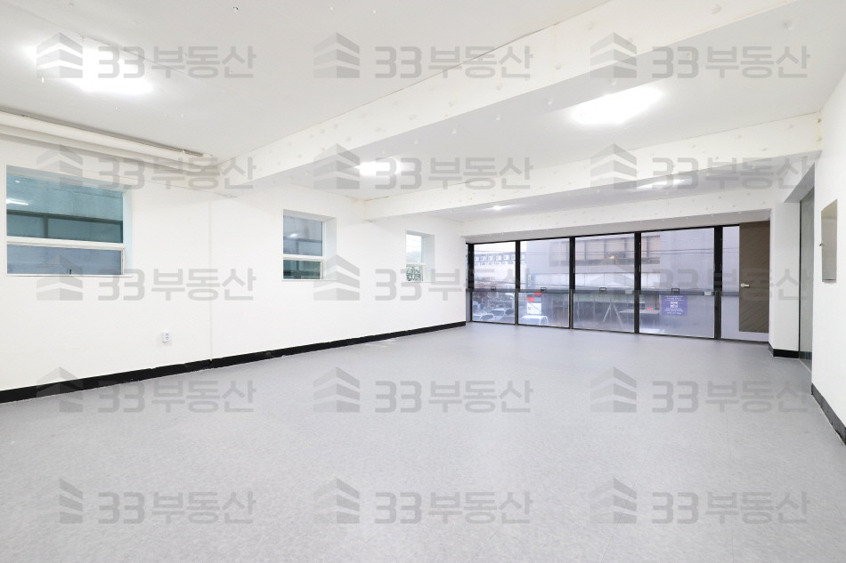 서울 송파구 석촌동 석촌호수 원복된 깔끔한 중소형 사무실 ! 전용30P! 월세 매물번호 10080 사진 2