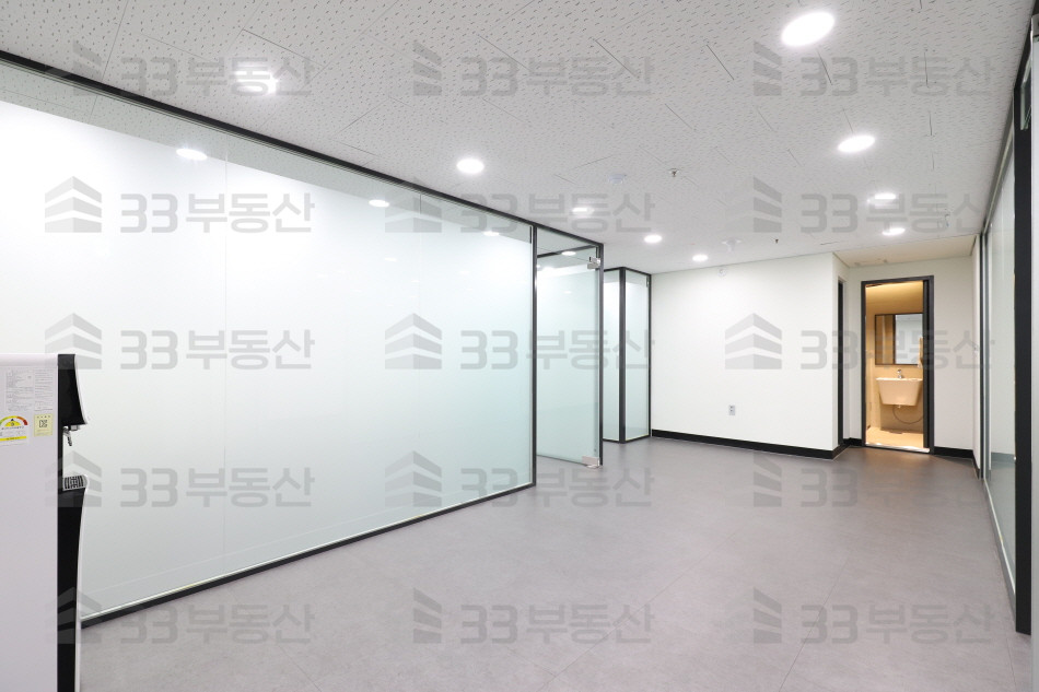 서울 강남구 역삼동 언주역 역세권, 인테리어 무상인수, 컨디션 깔끔 월세 매물번호 10240 사진 1