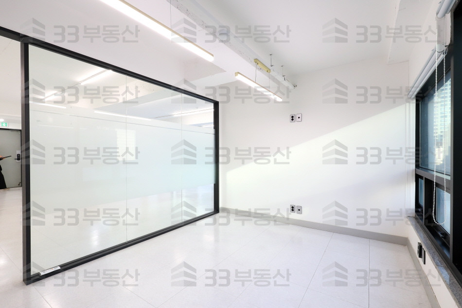 서울 강남구 삼성동 삼성중앙역 도보 5분이내 , 깔끔한 인테리어 사무실 ! 월세 매물번호 10020 사진 8