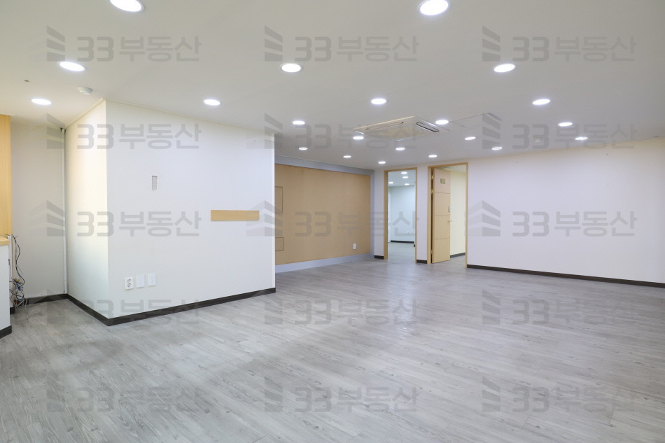 서울 강남구 역삼동 즉시입주 룸3개 주차편리한 깔끔한 사무실 월세 매물번호 10248 사진 1