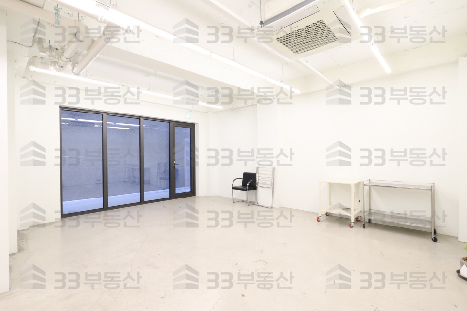 서울 강남구 논현동 신논현역 도보 3분. 무권리 상가 사무실 ! 월세 매물번호 10201 사진 1