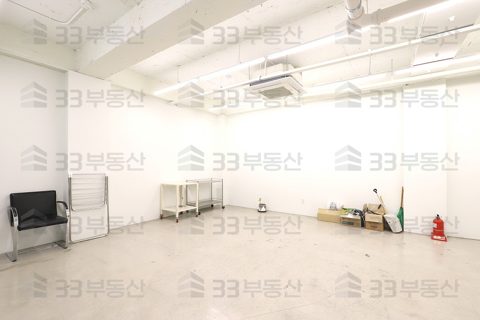 서울 강남구 논현동 신논현역 도보 3분. 무권리 상가 사무실 ! 월세 매물번호 10201 사진 2
