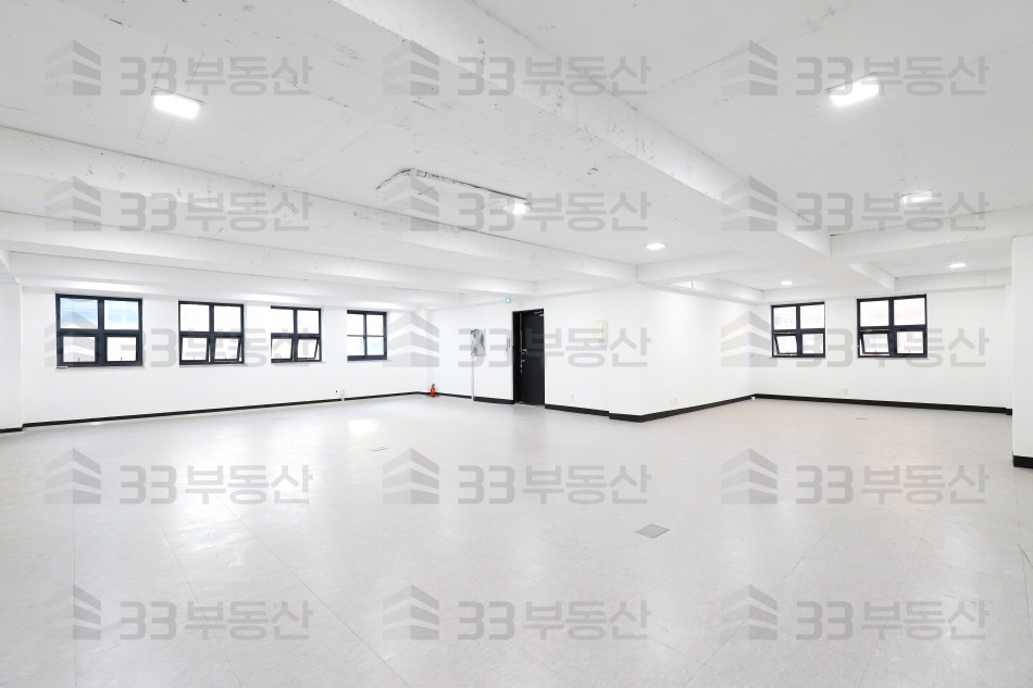 서울 강남구 역삼동 깔끔한 화이트톤 인테리어, 오픈천장 중소형사무실 ! 월세 매물번호 10131 사진 1