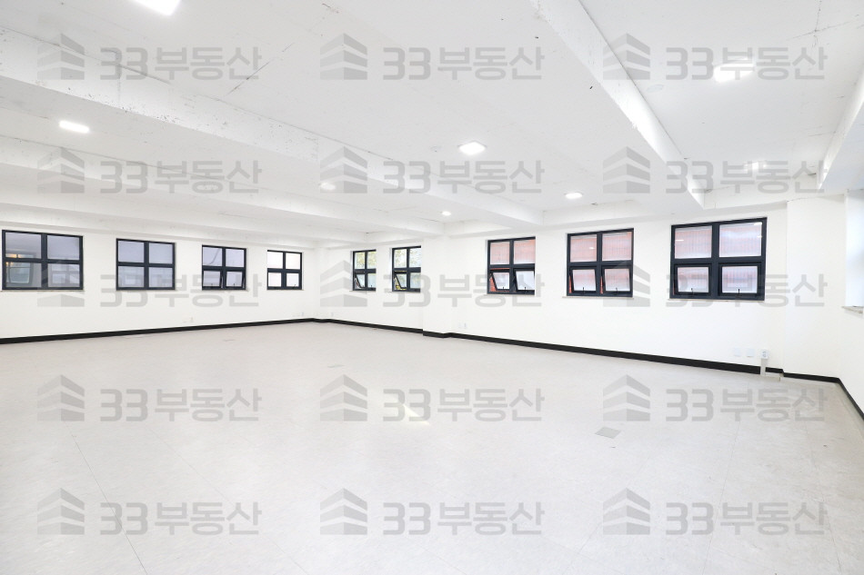 서울 강남구 역삼동 깔끔한 화이트톤 인테리어, 오픈천장 중소형사무실 ! 월세 매물번호 10131 사진 3