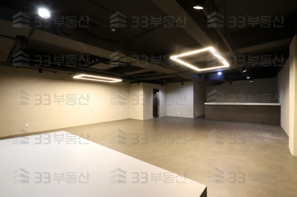 서울 강남구 역삼동 역삼역 도보 1분 ! 단독출입구, 無권리 상가 ! 월세 매물번호 10030 사진 3