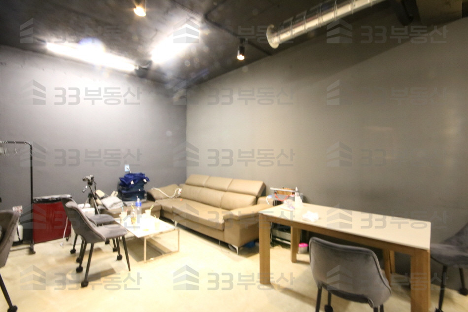 서울 서초구 잠원동 신사/논현 더블역세권, 높은층고, 공조시설까지 월세 매물번호 10041 사진 3