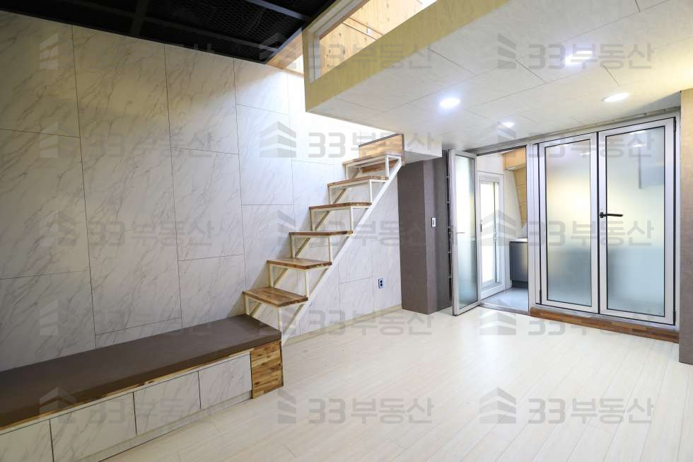 서울 강남구 신사동 압구정역 역세권, 복층구조, 인테리어 깔끔 월세 매물번호 10113 사진 1