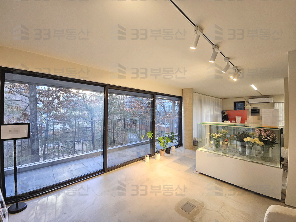 서울 강남구 역삼동 주건축물제1동 가성비, 컨디션 깔끔, 단독테라스, 주차편리한 사무실 월세 매물번호 10133 사진 1