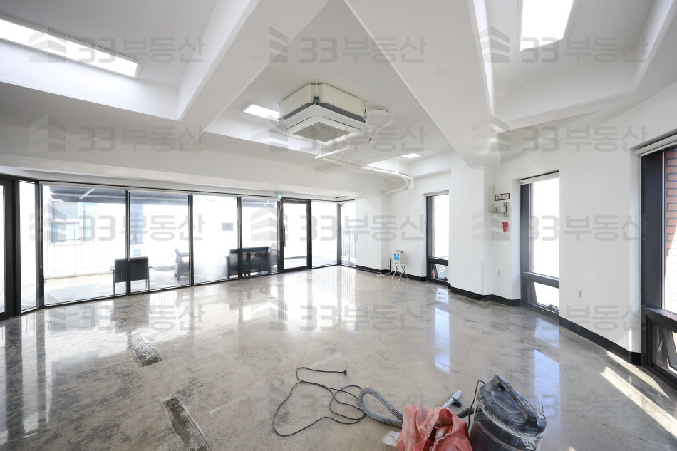 서울 강남구 논현동 강남구청역 역세권 , 컨디션 깔끔한 통임대 월세 매물번호 10079 사진 2