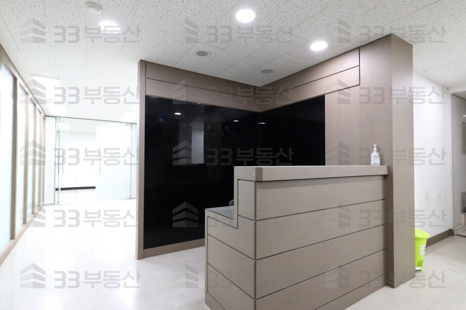 서울 강남구 삼성동 깔끔하게 인테리어된 소형사무실 월세 매물번호 10161 사진 1