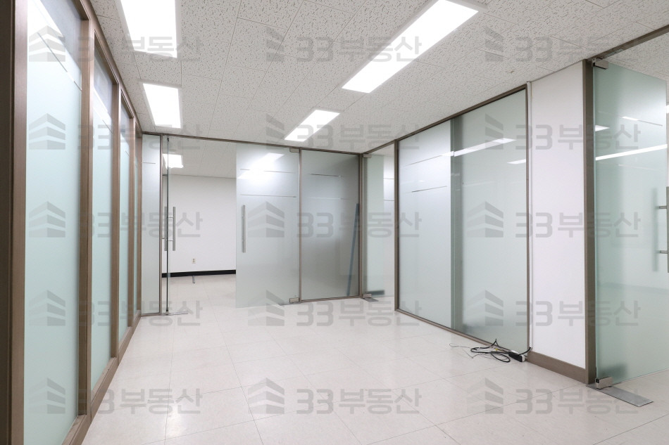 서울 강남구 삼성동 깔끔하게 인테리어된 소형사무실 월세 매물번호 10161 사진 2