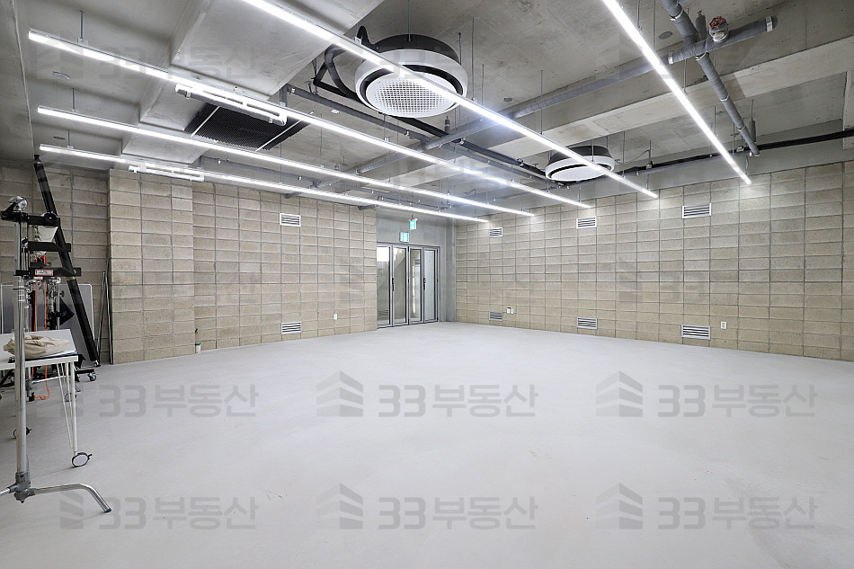 서울 강남구 신사동 신축첫입주 층고高 노출천장 신사역도보이용可 ! 월세 매물번호 10293 사진 1